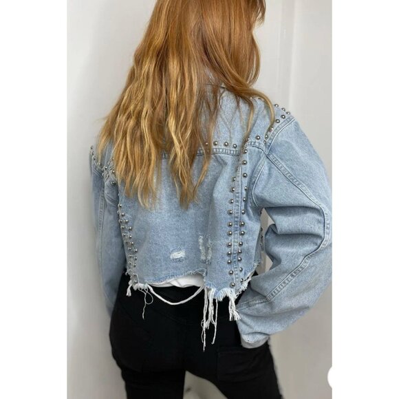 Veveret Women's Baggy Cropped Studded Distressed Denim Jacket Size Small - Picture 2 of 7